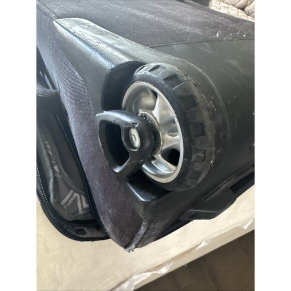 Ogio Kickstart Wheeled Rolling Suitcase/Luggage/Carry-On -22 Inches GUC - Picture 11 of 11